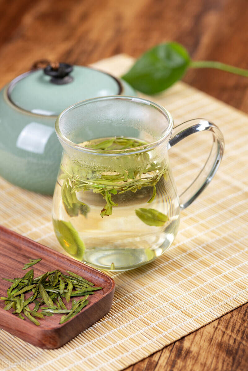 又到春茶采摘季，为什么人们喜欢喝春茶？龙井好喝，还是毛尖好喝