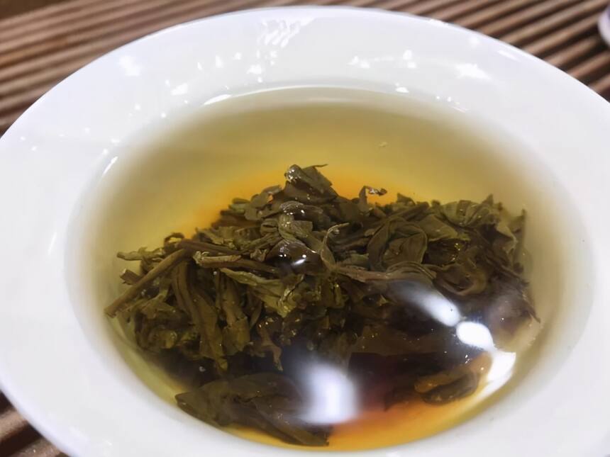 茶中一绝，云南“德昂族酸茶”，制作古朴、奶酸香飘逸、回甘悠长