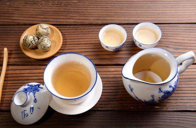 白茶和绿茶有什么区别？看完你就秒懂了