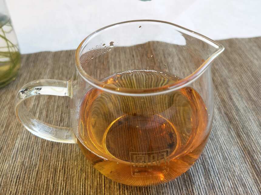 用铁罐短期存茶，这个六个小细节你一定要注意，茶叶拿取方便多了