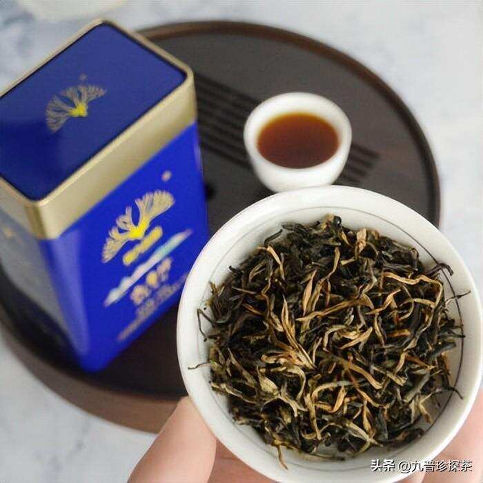 在购买茶叶时怎样鉴别茶叶的优劣呢？
