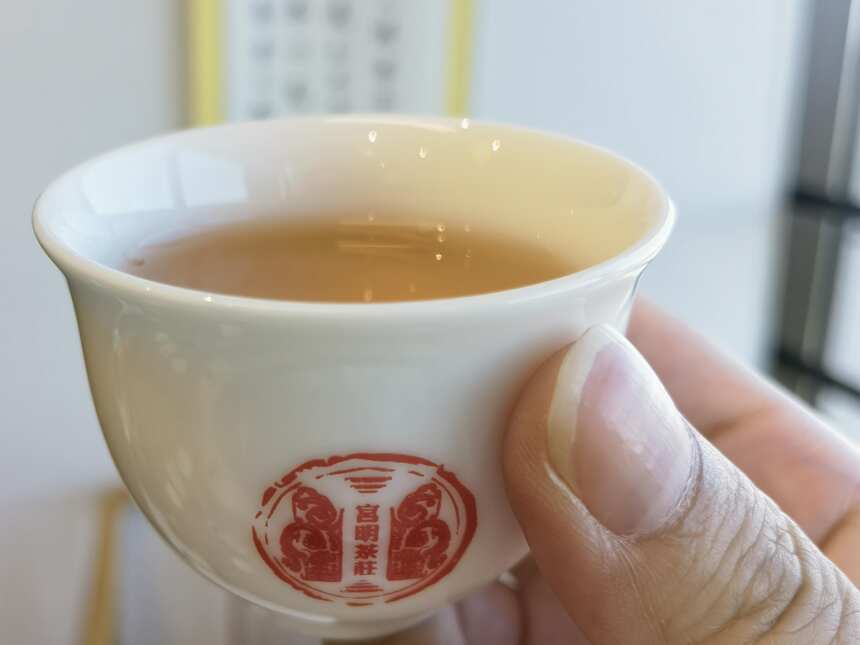 用铁罐短期存茶，这个六个小细节你一定要注意，茶叶拿取方便多了