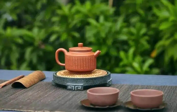 茶中无人生，生命却似茶