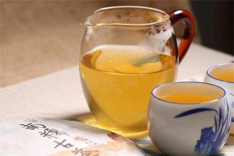 春茶丨入口而化，韵酽香扬，一种雅致，流转千年