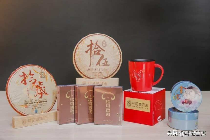斗记普洱茶15周年庆，巨型「拾伍」茶箱空降南方茶叶市场