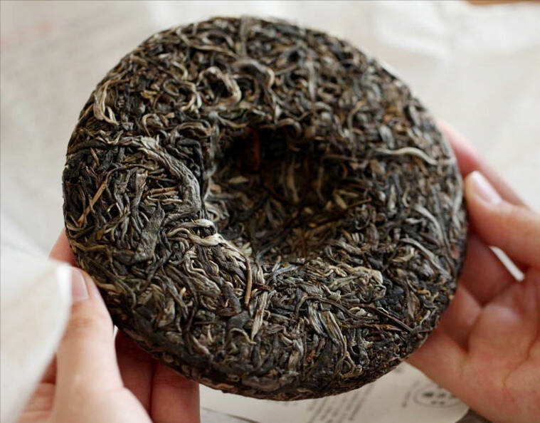 柏林凉水箐：贵族品种黑大叶，鲜爽甜凉，一片值得存放的古树茶