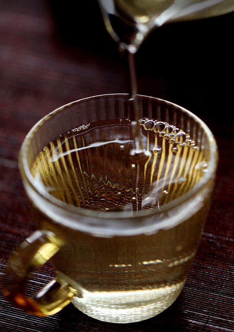 柏林凉水箐：贵族品种黑大叶，鲜爽甜凉，一片值得存放的古树茶