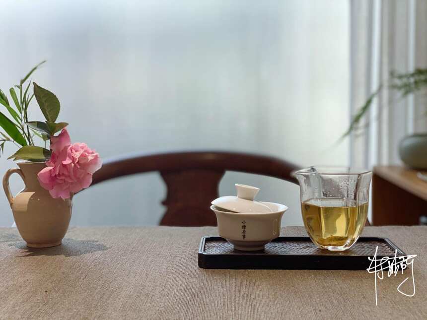 为什么泡白茶公道杯要用玻璃的，盖碗要用白瓷的？有什么讲究？