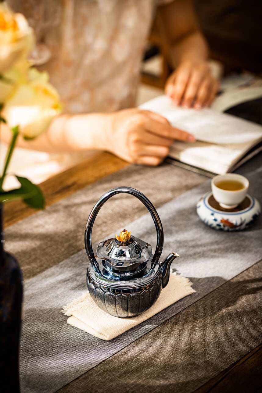 「科普篇」银壶与紫砂壶泡茶有何区别？哪个更利于健康？