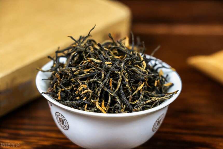 买茶时，茶叶有什么特征的算是不好的茶叶呢？