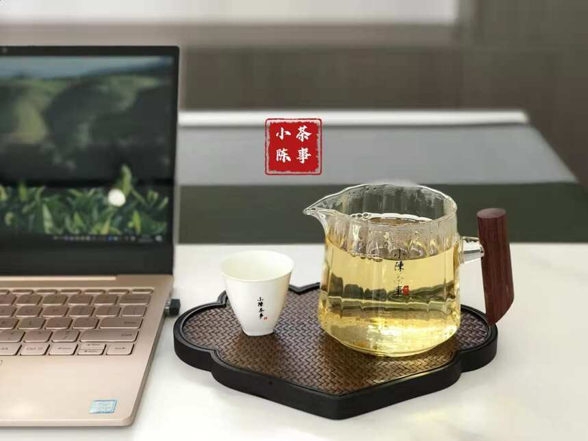 办公室怎么泡茶比较好？教你3招，绿茶、白茶、红茶、花茶都能用
