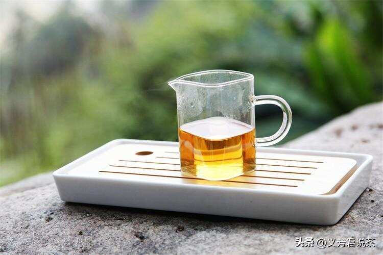 为什么老人家总是教导后辈：夏天少喝冷饮，多喝热茶？