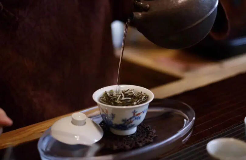 怎么喝茶更养生？老茶客：遵循“早少淡温”4个原则，喝茶更健康