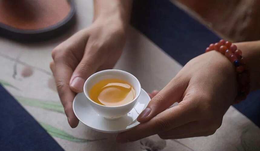 第五个“中国医师节”，谨以一杯纯洁茶香，致敬世间医者仁心