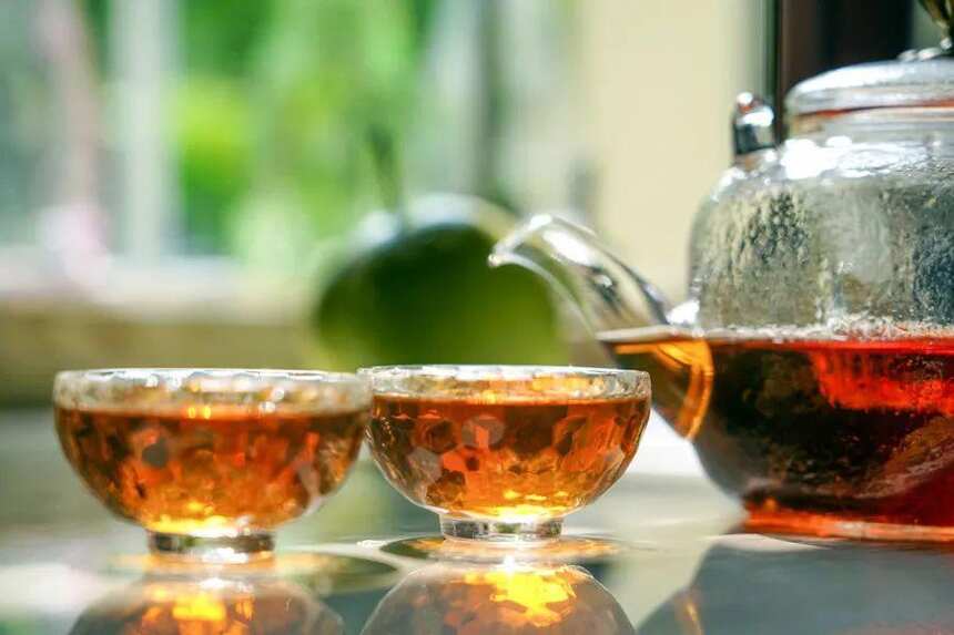 看完才知道，原来中国人喝了一千年的茶，居然是这么来的