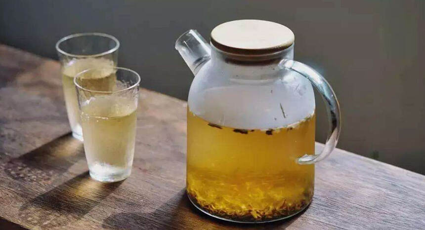冷泡茶和热泡茶，谁才是秋季茶饮的绝配？
