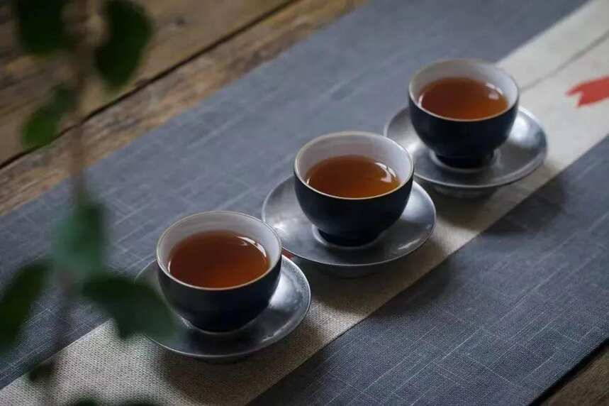 新手入门岩茶，该从贵的茶喝起，还是便宜的口粮茶喝起？