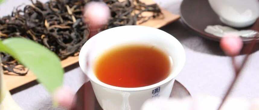 初秋天，喝一杯什么茶最养生？