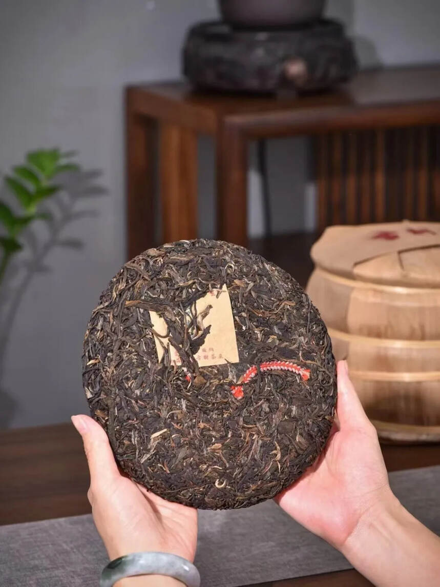 好茶分享！选用优质勐海乔木古树茶的毛茶作为原料，由普