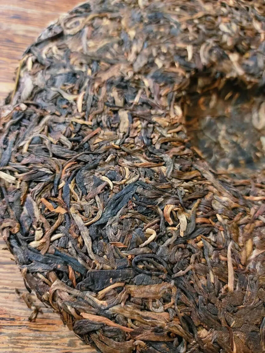 #普洱茶# 05年布朗山野生大树茶（生茶），42饼竹