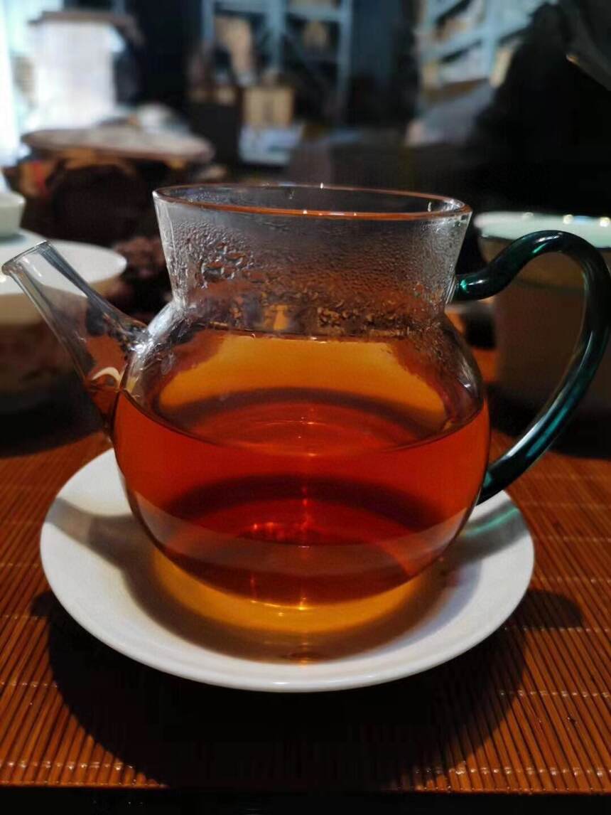 #普洱茶# 90年代边销砖碎茶，8972生茶！一包4