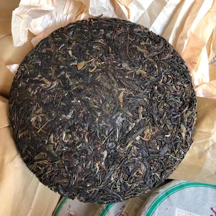 #普洱茶# 06年易武贡饼生茶，中期老茶，昆明纯干仓