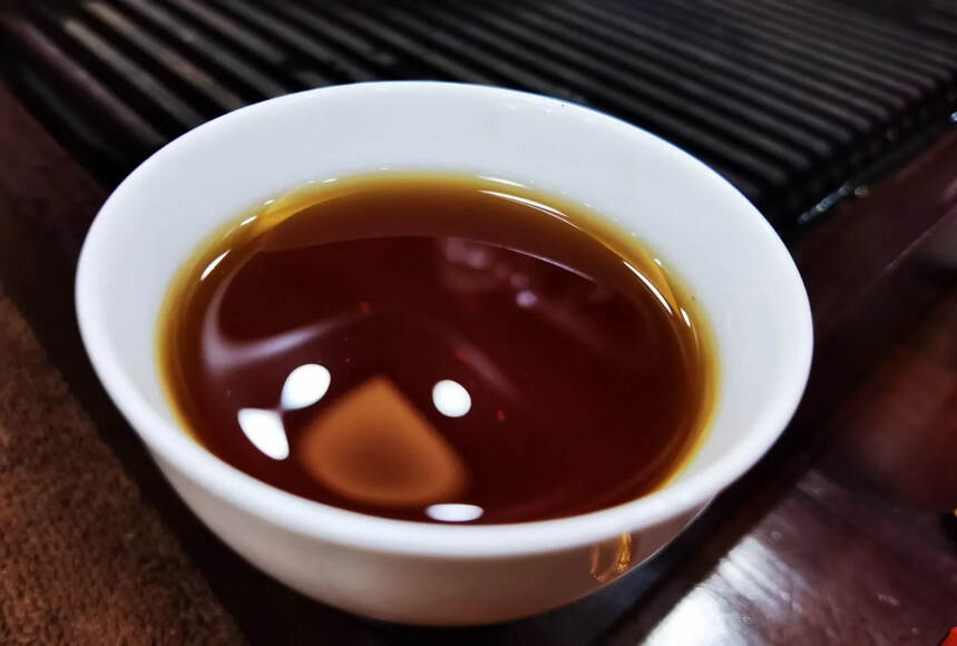 #普洱茶# 92年德兰熟砖500克，丝滑，细糯。（一