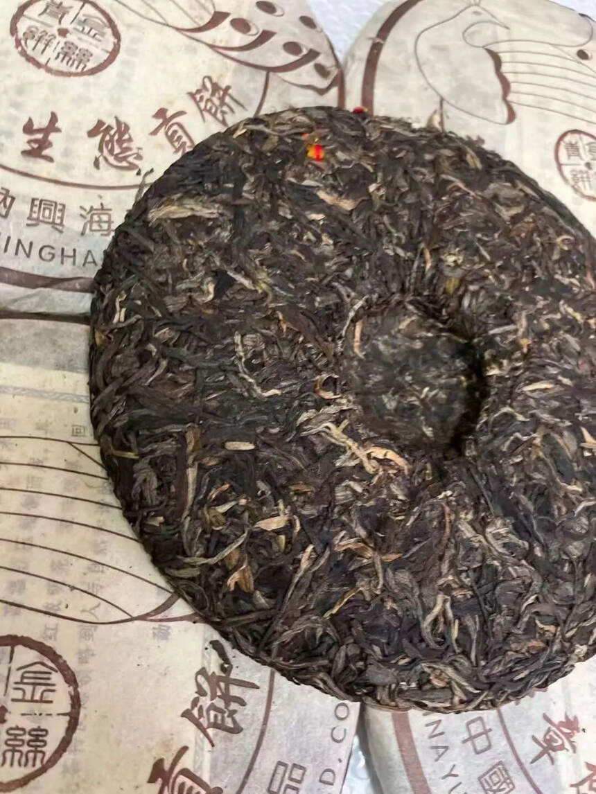 ??

04年兴海班章乔木生态茶，此茶外形条索肥壮匀