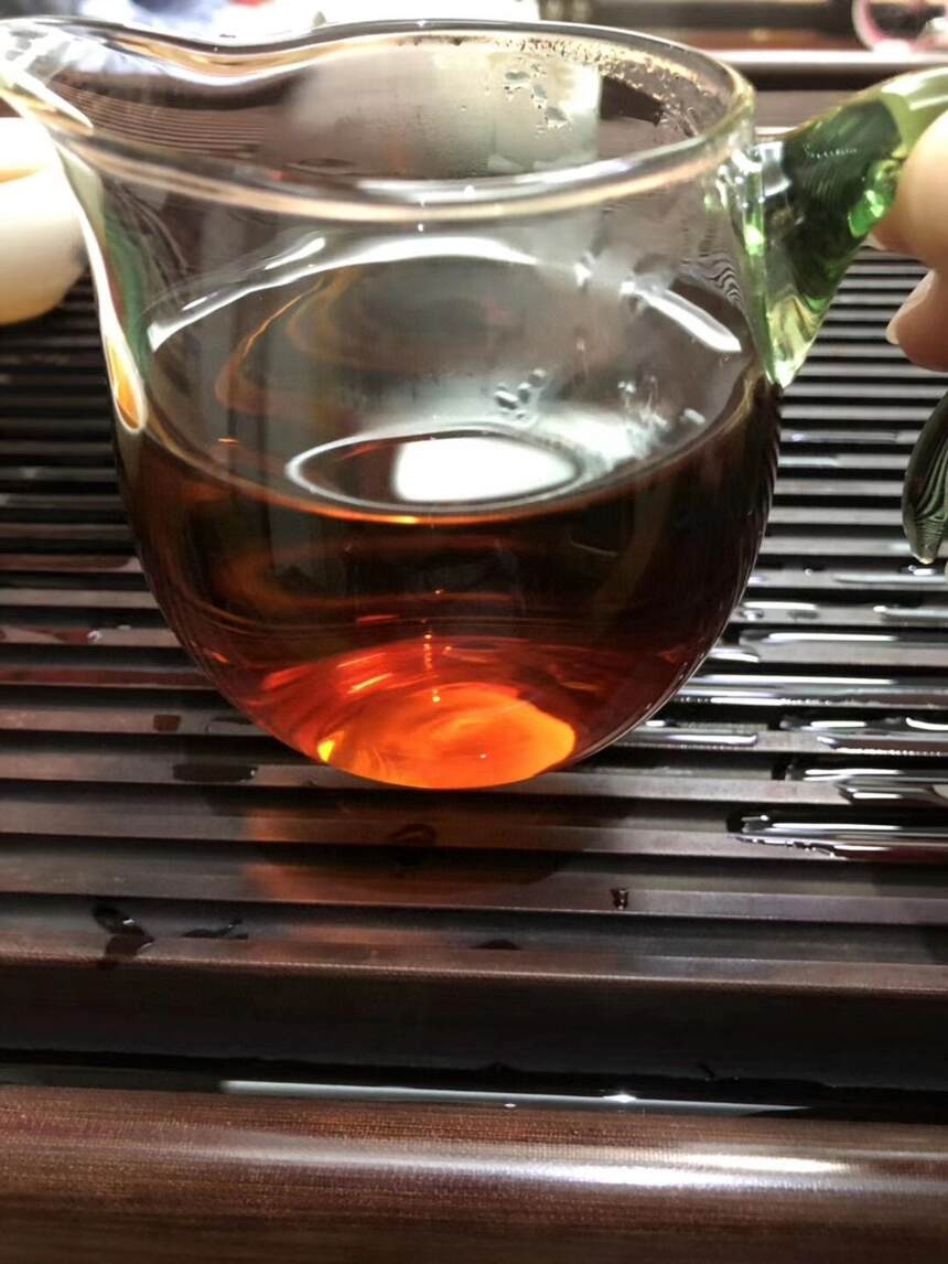 #普洱茶# 90年代的油光薄棉纸中茶小黄印熟茶。