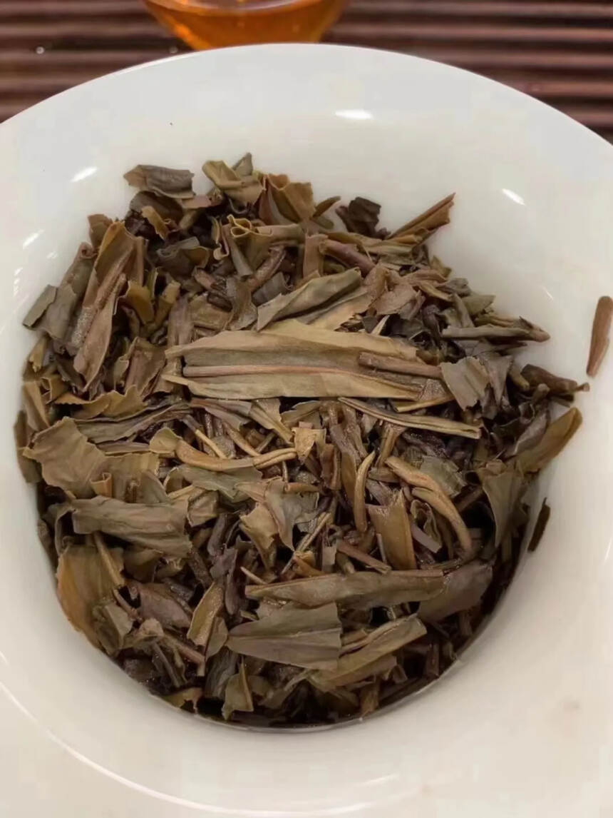 稀有老生茶2006年原料老班章古树金芽散茶，100克