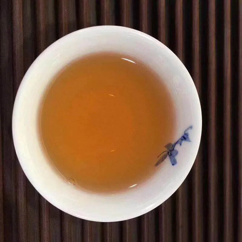 #普洱茶# 96年勐海茶厂8582绿印生茶，勐海飞，