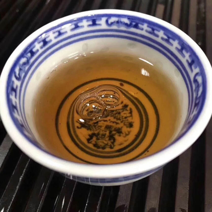 03年凤庆特级沱茶
现场开喝，这是一款具有色泽乌润、
