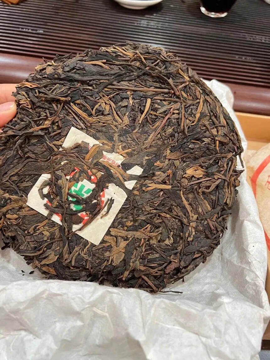 #普洱茶#   99年#中茶# 绿印橡筋饼生茶。
