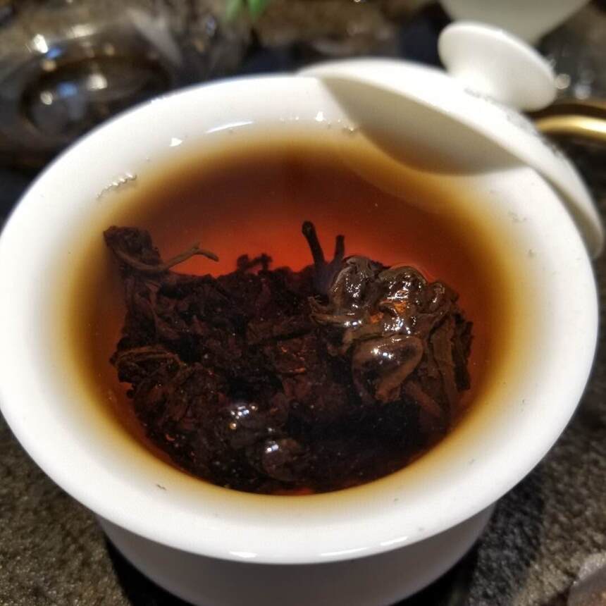 #普洱茶# 06年勐海古树茶头，松散，香甜，糯感。
