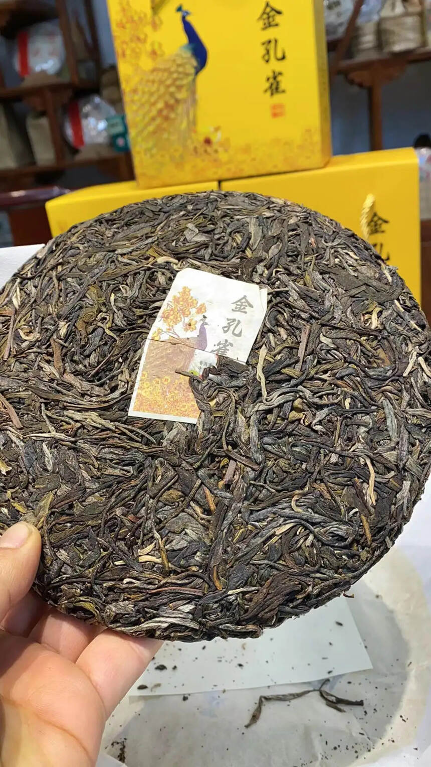 #普洱茶# 2020年金孔雀生茶，一饼一个礼盒
，选
