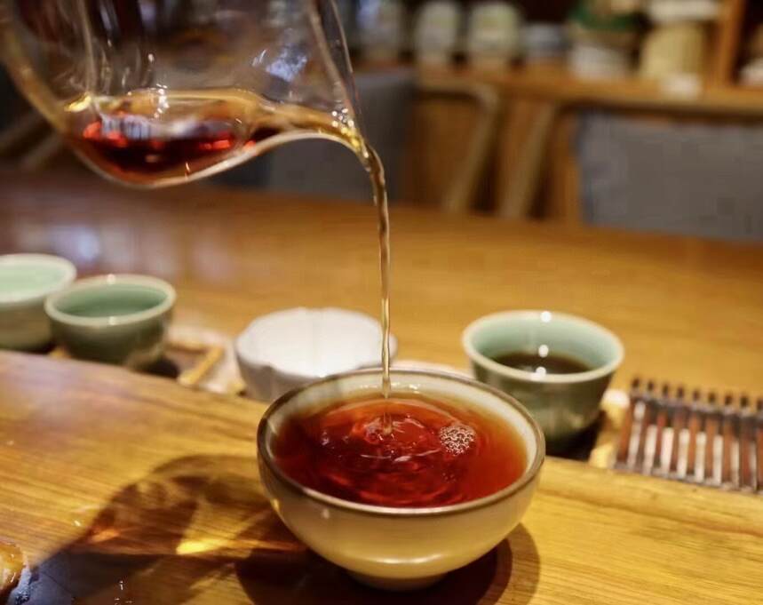 #普洱茶# 09年宫廷散料。
口感：勐海传统工艺发酵