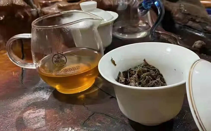 四川重庆茶厂重庆沱茶 生茶 此茶成品茶形似碗臼，色泽