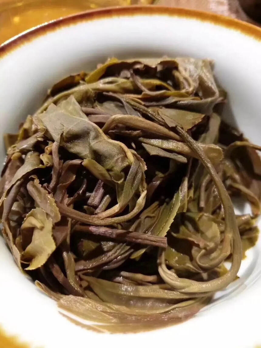 #普洱茶# 2016年曼松王子山古树纯料捏制龙珠，韵