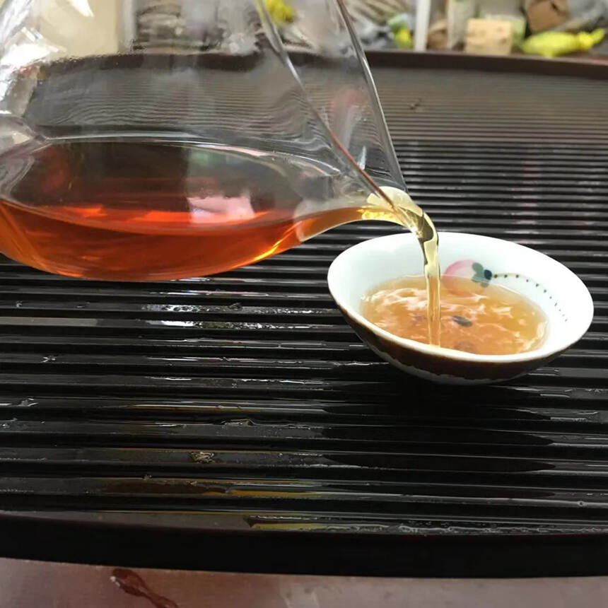 2006年福海茶厂7008易武野生大树茶，饼型大，茶