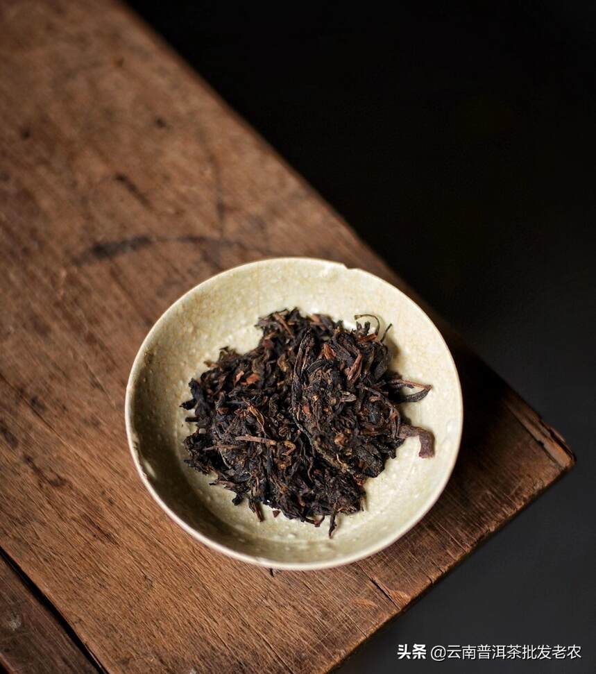 九十年代易武竹筒老生茶，一件12根
1公斤，纯干仓存