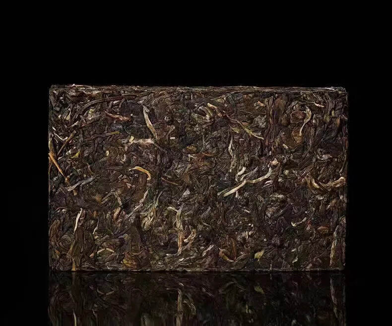 一款典型的“布朗味”生茶砖2019八角亭生砖，250
