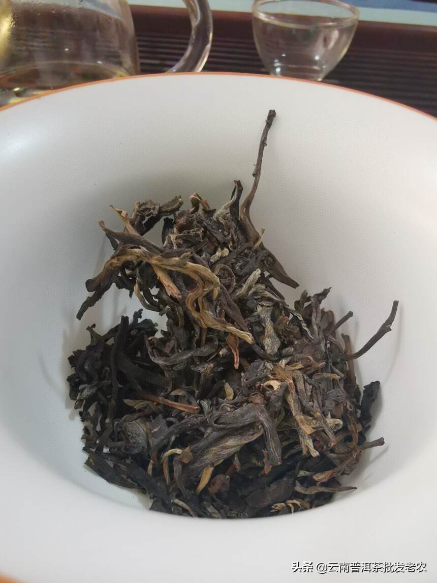 下午茶开一片2019年班盆古树
茶汤粘稠，回甘持久，