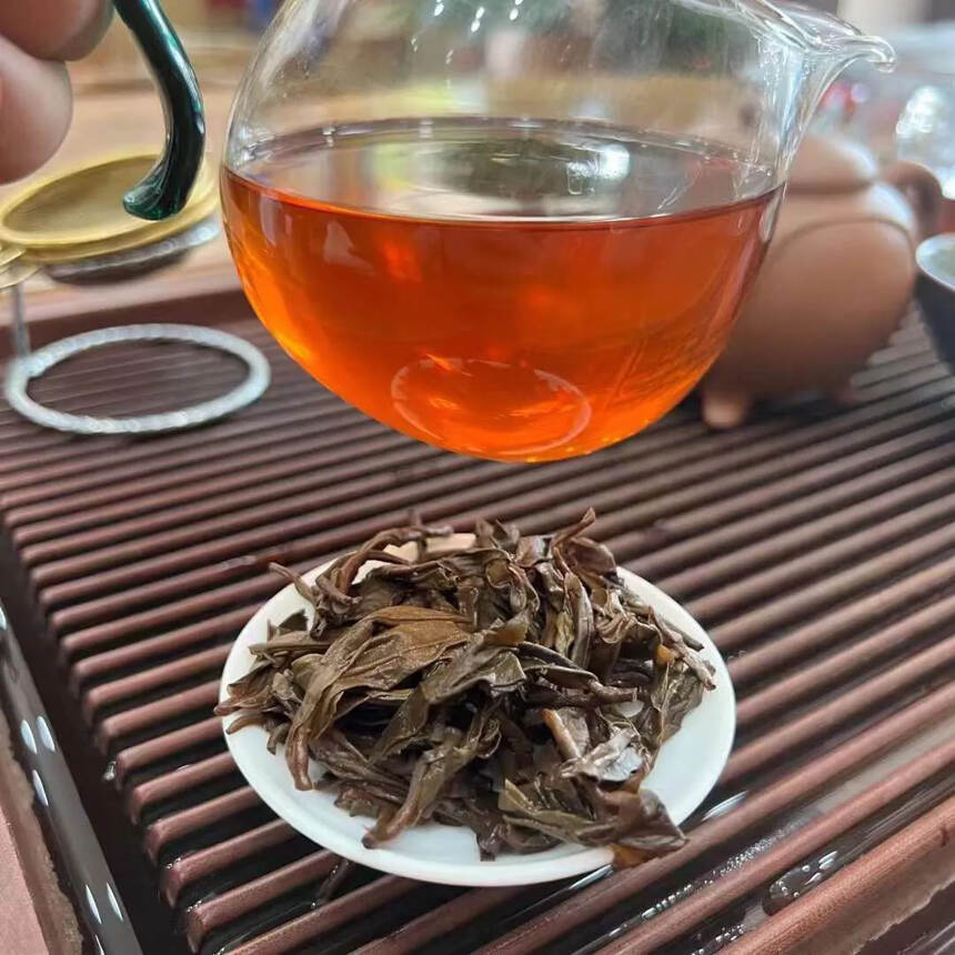 ??

2005勐库古树茶，原料来自大雪山，口感香甜