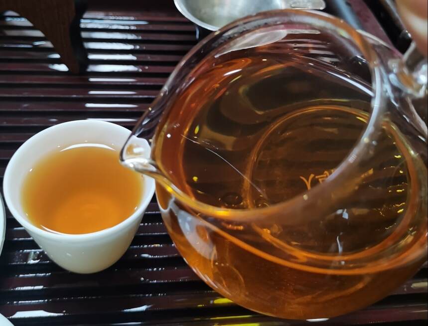 高香北方仓储#普洱茶# 
98中茶雪印采用三级陈化主