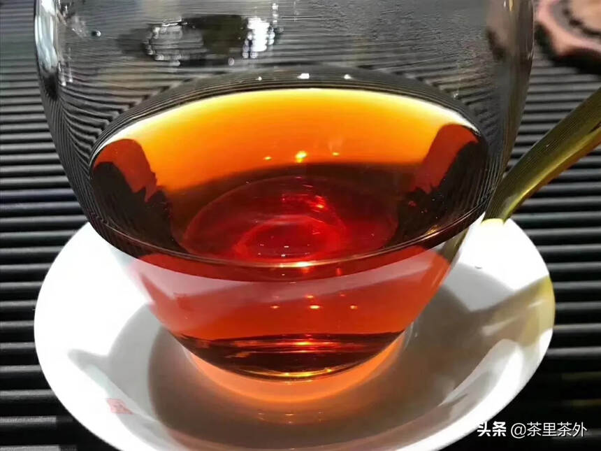 01年勐海茶厂简体云7572熟茶
高端熟茶的代表
好