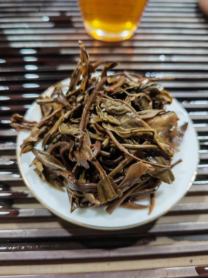 99年勐海县老班章生态茶竹筐生茶
独特的竹叶香气，充
