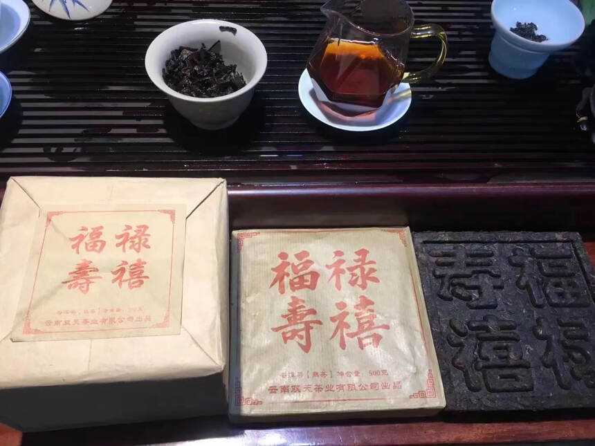 2013年勐海普洱老熟茶-福禄寿喜熟茶砖

开汤汤色