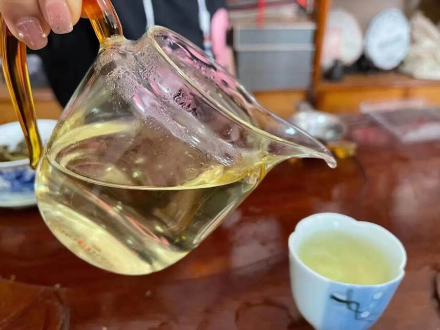 2019年冰岛生茶砖
集齐了普洱茶的七美即“香、甜、