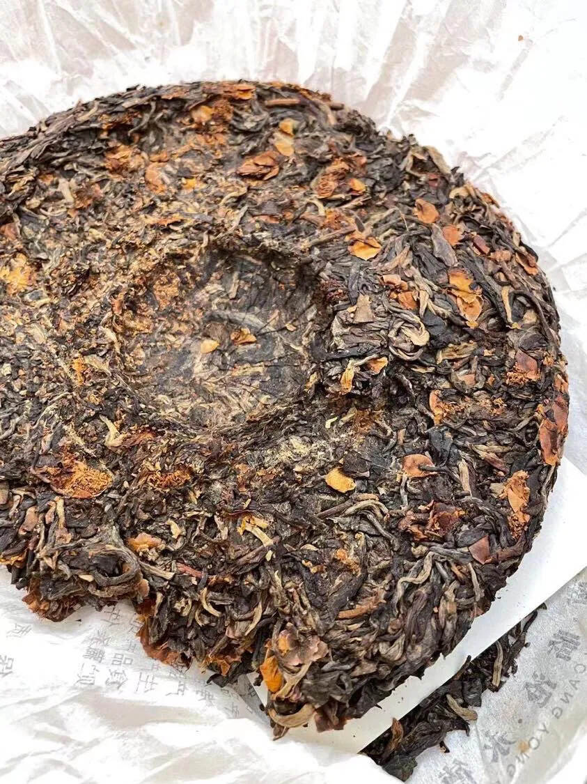 2013年布朗山茶花饼，生茶的回甘加上茶花的香甜，回