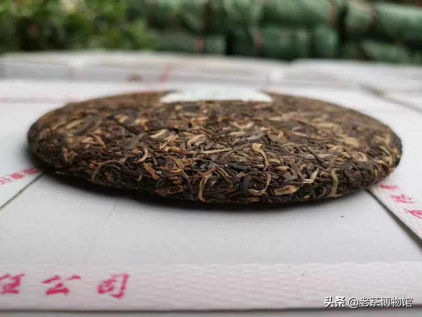 06年南峤茶厂银针贡饼勐海乔木野生茶，银针尽显，芽香